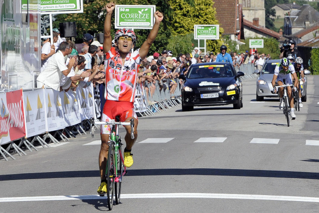 パリ〜コレーズ2008（UCI2.1）第1ステージで優勝し、リーダージャージを獲得した清水都貴